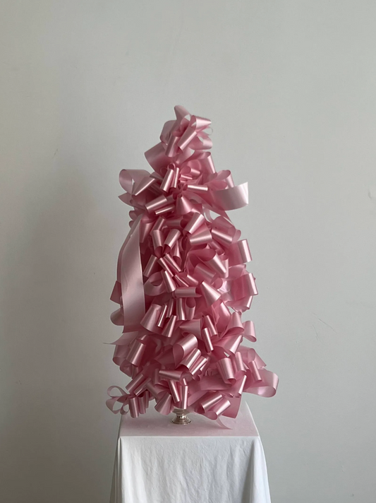 Clever magazine asking in the article "Why Are Big Bows Suddenly Everywhere?"