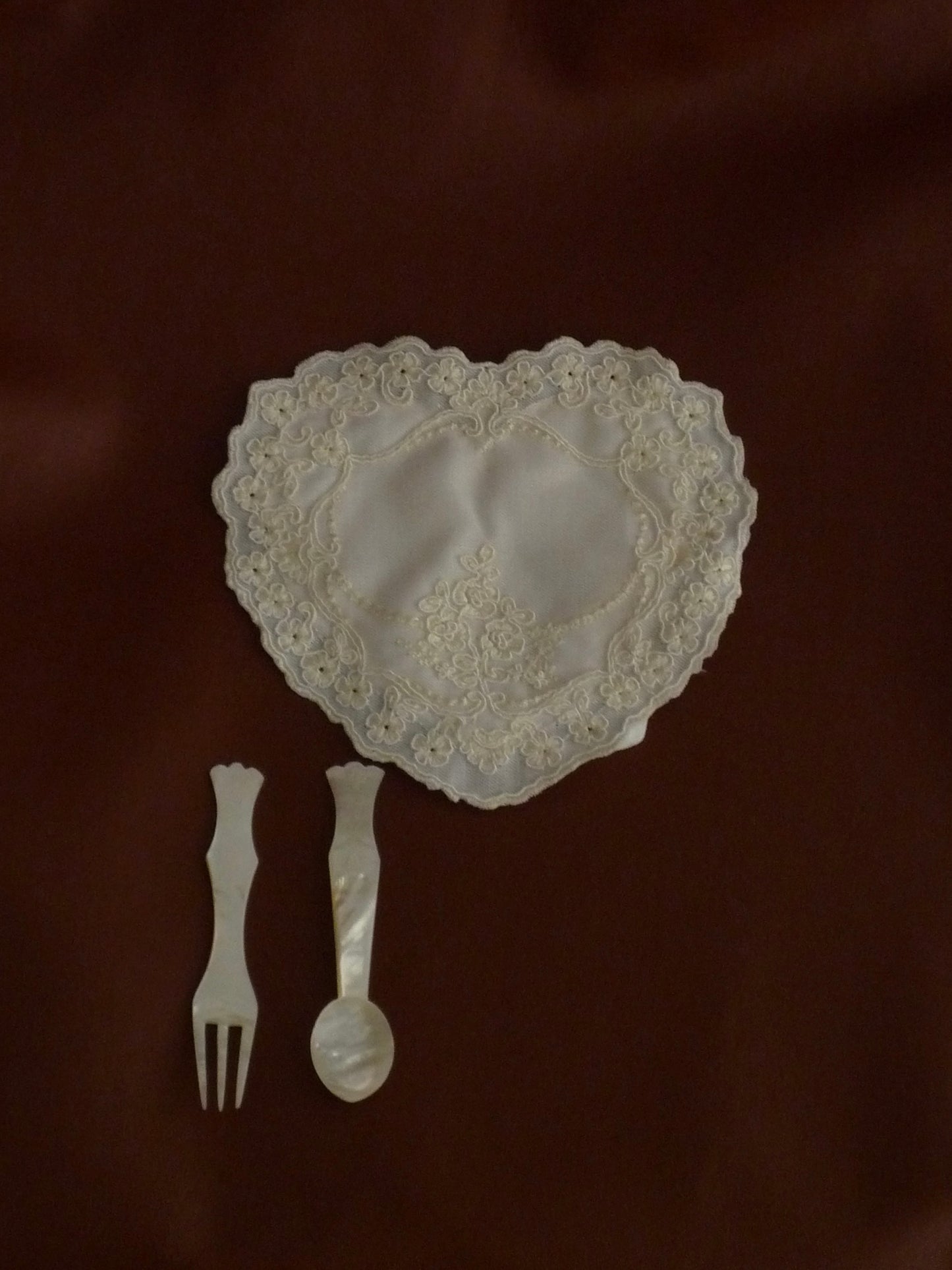 Set of dessert cutlery