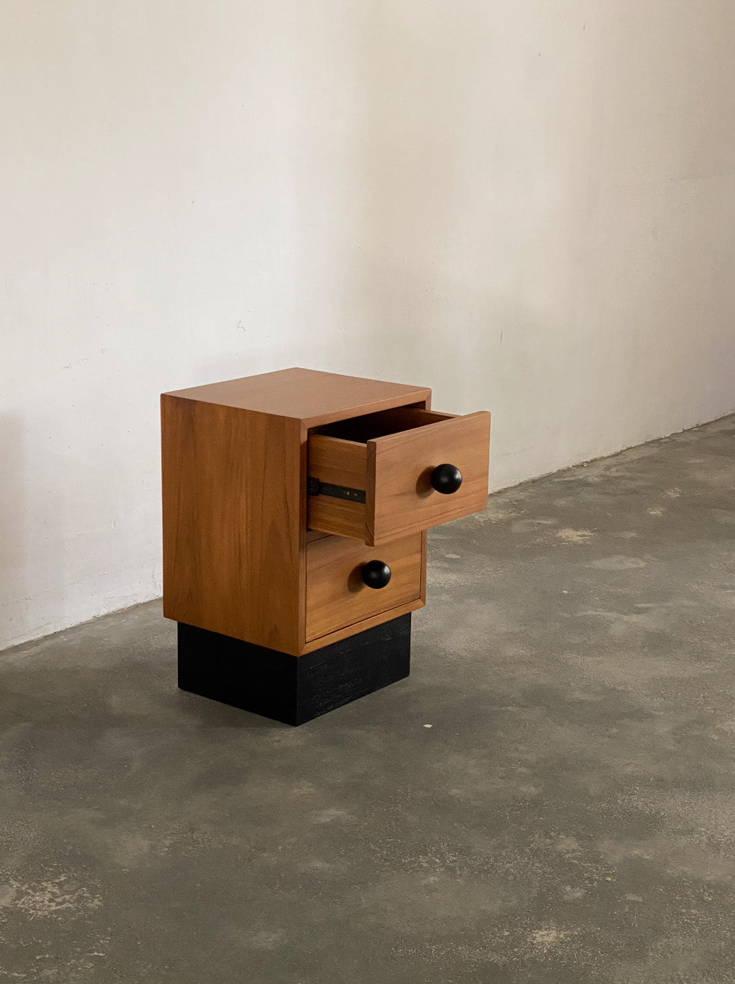 Mamun Sidetable